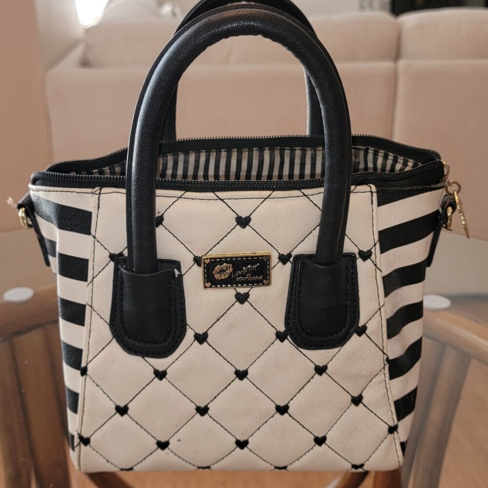 Betsy Johnson Mini-Crossbody Hearts & Stripes Bag Black/Cream